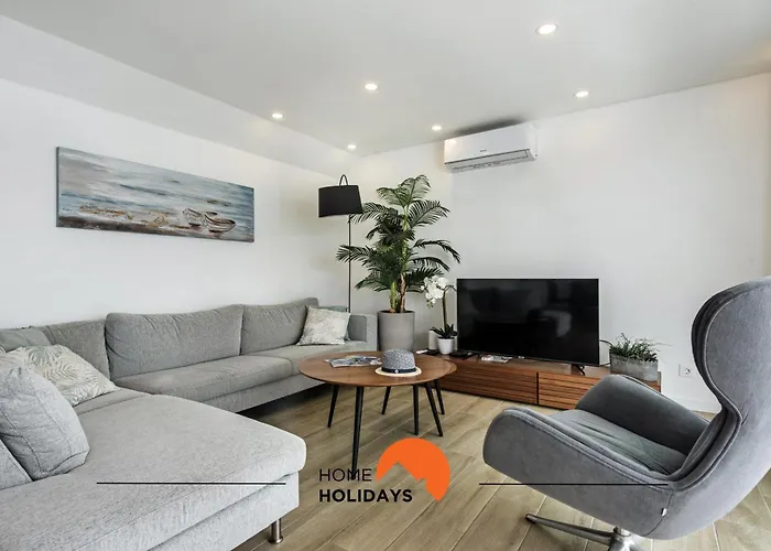 #211 Cerro Lagoa By Holidays Feriehus *